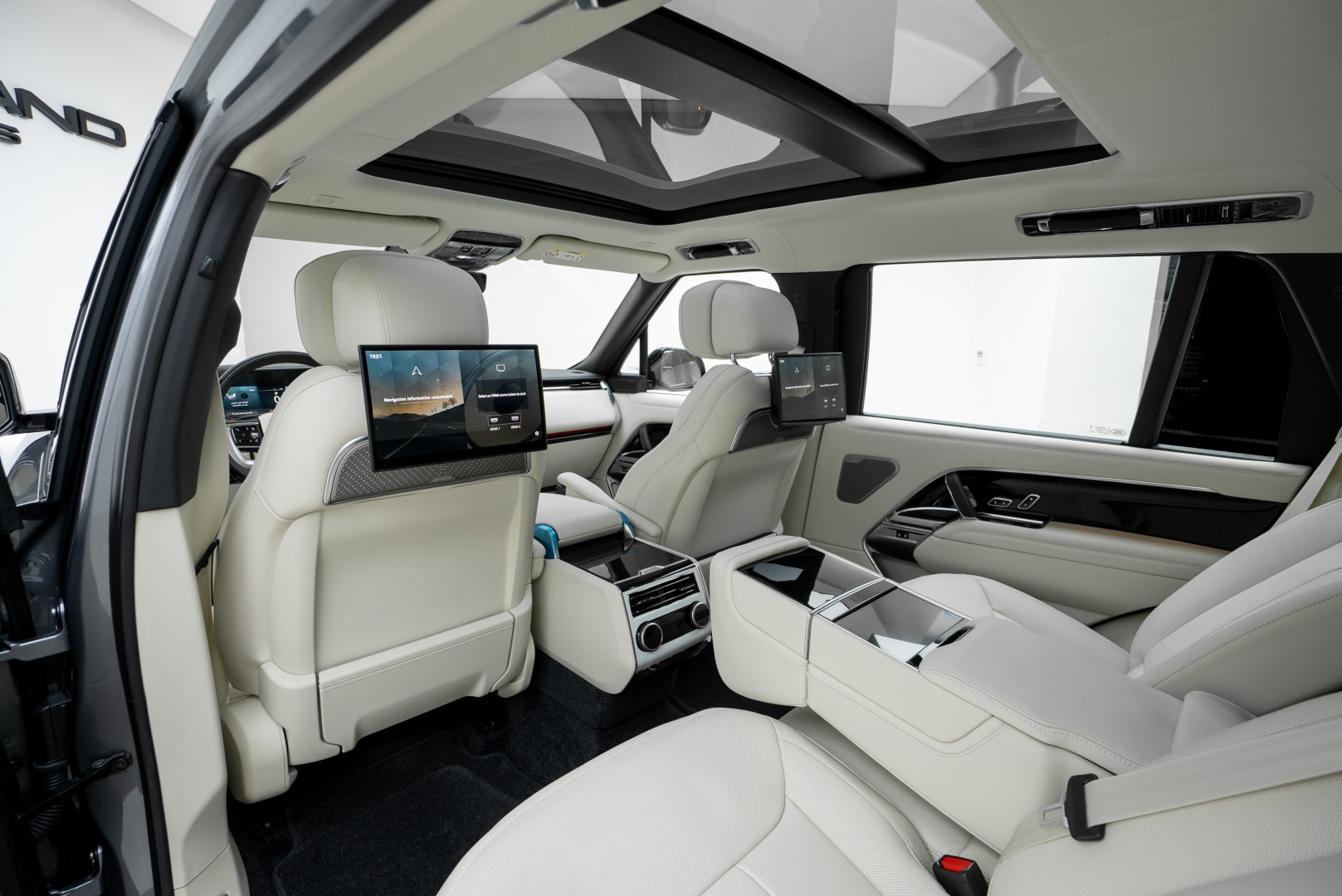2025 RANGE ROVER P530 AUTOBIOGRAPHY LWB DEALER WARRANTY FOR 5 YEARS.